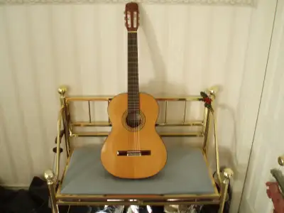 CLASSICAL ACOUSTIC GUITAR - MATSUOKA  RYOJI - JAPAN ( LIKE NEW ), View more