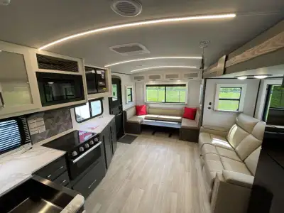 Keystone Bullet Crossfire travel trailer 2530RDWE highlights: U-Shaped Do-More Dinette Table Queen B...