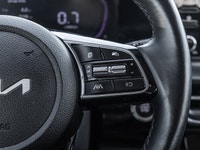 *Leather Seats, Remote Start, Heated Steering Wheel, Heated Seats, Apple CarPlay!* Surefooted handli... (image 9)