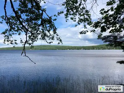 Rare terrain prêt à construire directement au bord du Grand Lac Nominingue 18 800 pieds carrés. Plan...