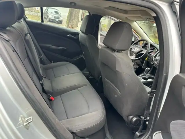2018 Chevrolet Cruze 4dr Sdn 1.4L LT w/1SD in Cars & Trucks in City of Toronto - Image 12