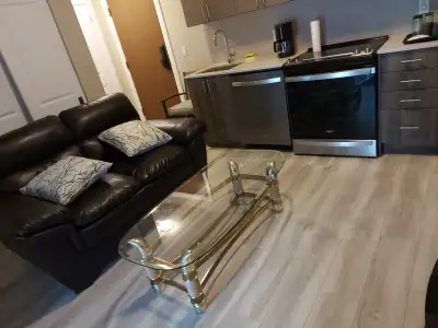 Modern 1-Bedroom Condo for Rent – Oakville, Ontario | $2,100/Month Prime Oakville Location Enjoy com...