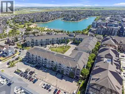 Experience the ultimate lake lifestyle in this stunning top-floor unit at "51 Oak" in Mahogany—Calga...