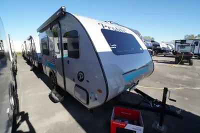 Welcome to Longhaul Trailer Sales Inc This incredible light weight 3 person travel trailer is equipp...