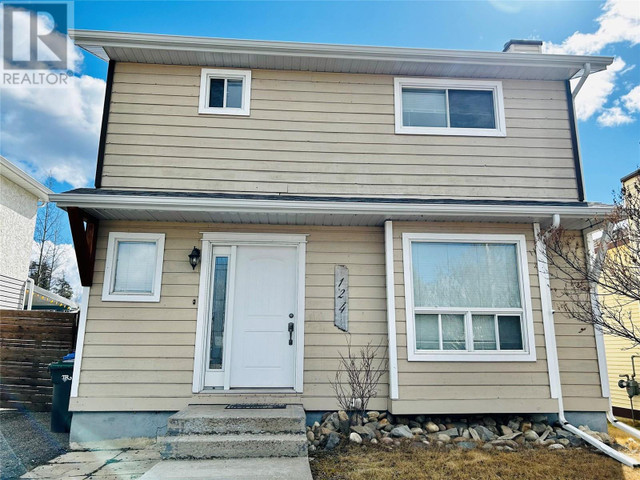 124 SPIEKER Avenue Tumbler Ridge, British Columbia in Houses for Sale in Dawson Creek - Image 2