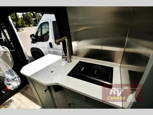 2025 Roadtrek Roadtrek Zion Slumber in RVs & Motorhomes in Ottawa - Image 13