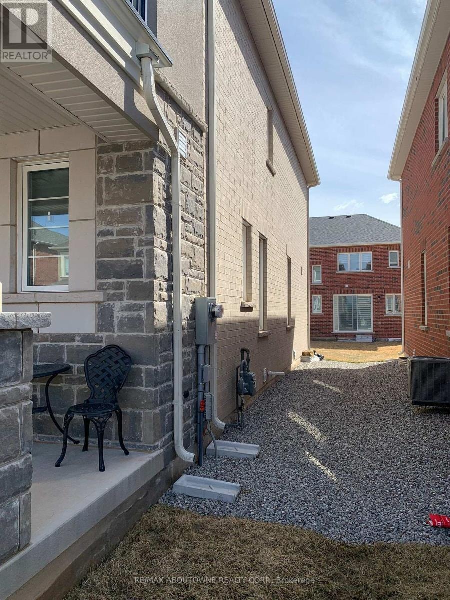 828 ASPEN TERRACE Milton (CB Cobban), Ontario 2