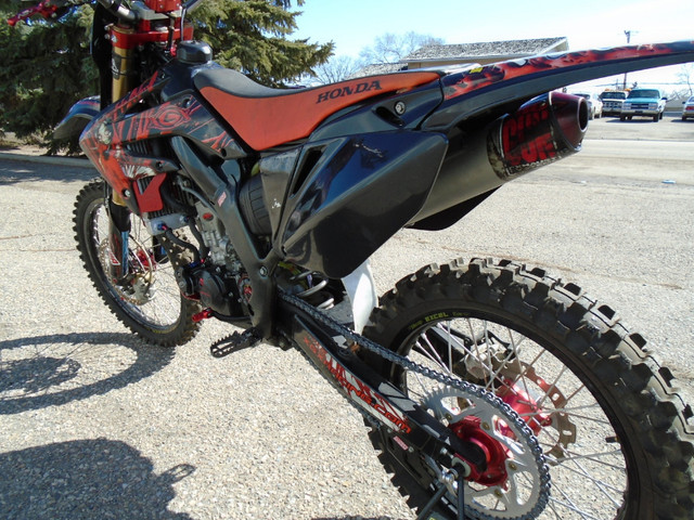 2004 Honda CRF250R chassis/ 05 CRF250X engine in Dirt Bikes & Motocross in Moose Jaw - Image 3