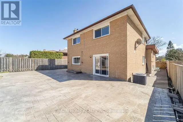 #BACK - 6 ALCESTER COURT Toronto (Yorkdale-Glen Park), Ontario in Long Term Rentals in City of Toronto - Image 11