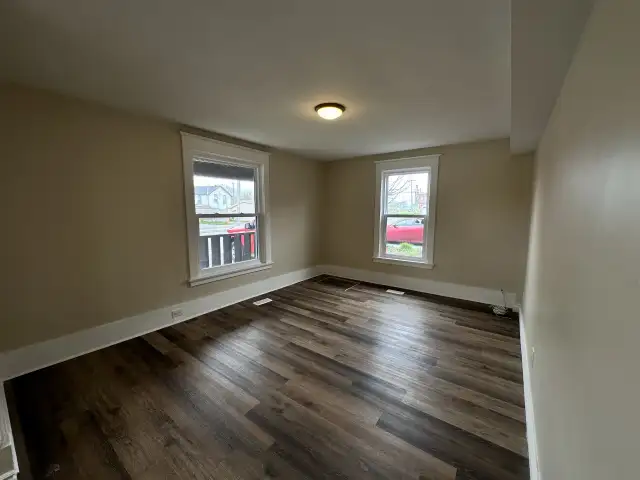 Bright & Charming 3-Bedroom Unit (A) in Belleville in Long Term Rentals in Belleville - Image 4