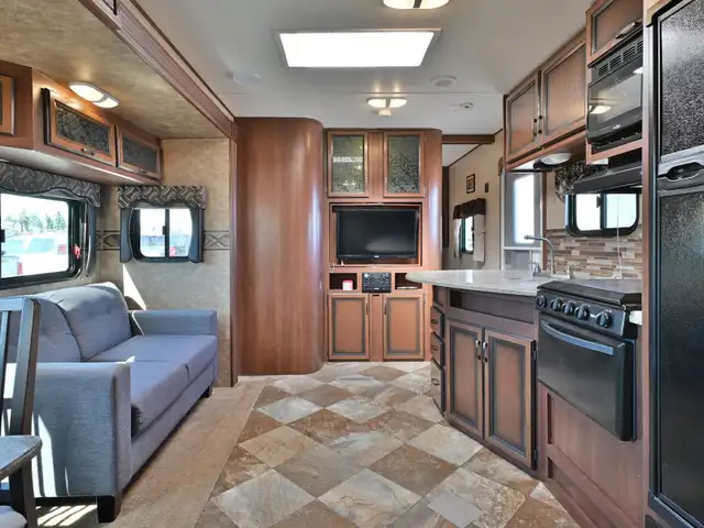 2014 Zinger ZT32QB in Travel Trailers & Campers in St. Albert - Image 15