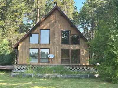 CHARMING COUNTRY LIVING! Cedar Home on 1.07 acres. Tucked away in a peaceful rural cul-de-sac, this...