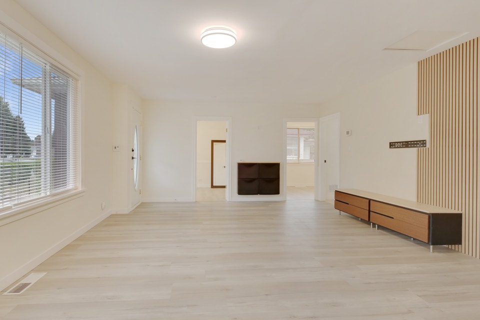 Spacious 3 Bedroom Upper Suite with Private Garage & Workshop in 5