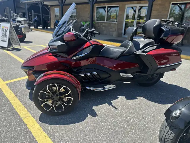 2021 Can-Am SPYDER RT LIMITED in Street, Cruisers & Choppers in Kawartha Lakes - Image 4