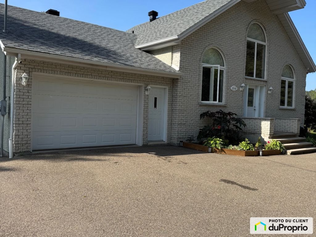 $635,000 - Bungalow for sale in St-Zénon — photo 2