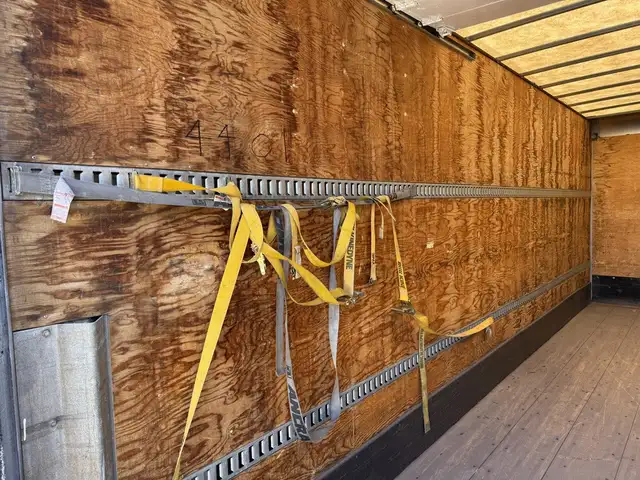 2015 Freightliner M2 106 24 Foot Hydraulic Brake Cube Van with P in Heavy Trucks in City of Toronto - Image 20