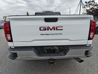 $0 DOWN-$214-WKLY PMT! 4X4, 2500 HD LONG BOX, 4-DOOR, 6.6L V8, RUNNING BOARDS, APPLE CARPLAY/ANDROID... (image 7)