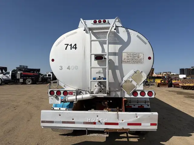 2011 HUTCHINSON TC406 in Heavy Trucks in Kamloops - Image 7