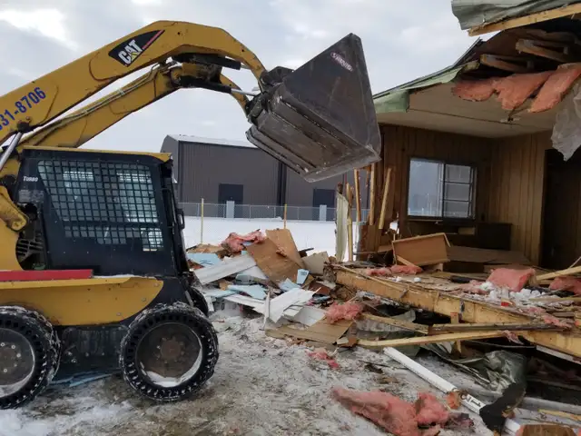 Demolition External & Internal Garage, Small Houses in Cleaners & Cleaning in Calgary - Image 12