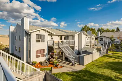 Townhomes for Rent In Southwest Edmonton - Huntington Court Coac