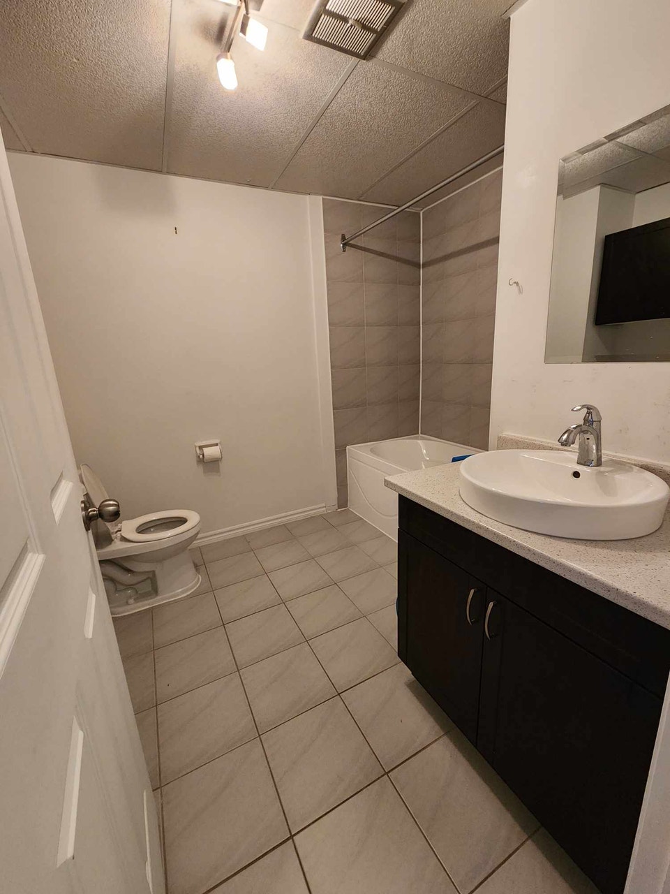 3 ½ - Situé dans le quartier Nord (rue McGregor) 4