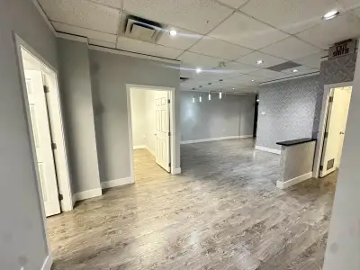 Flexible Lease Space in Downtown Mission. This versatile 6 office space unit is MOVE-IN READY, & off...