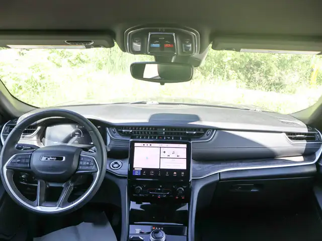 2024 Jeep Grand Cherokee L Limited- Memory / Heated Seats - Pwr in Cars & Trucks in Barrie - Image 27