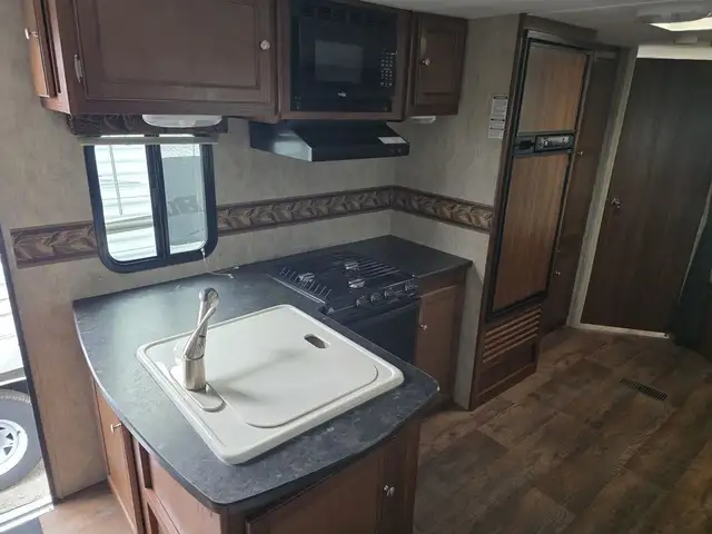 2015 Keystone RV Bullet 272BHS in Travel Trailers & Campers in Penticton - Image 9