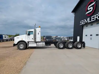 1 Owner 2008 Kenworth T800 Tri Drive Cab and Chassis Tridem Complete Engine Overhaul just completed....