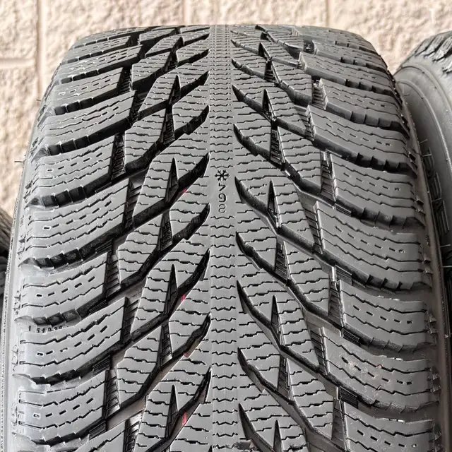 (95%) 4x 235/60R18 Nokian Winters w/ Volvo XC60 18" Rims in Tires & Rims in City of Toronto - Image 5