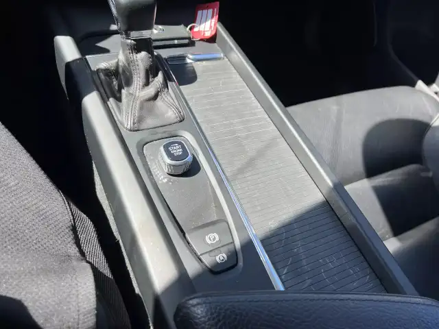 2018 VOLVO XC60 T5 Momentum in Cars & Trucks in Laval / North Shore - Image 22