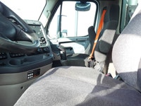 Ryder Stock ID: 809895 Transmission Type/Speed: MANUAL 18 Engine: DIESEL DD15 GHG'17 475/1625 Horse... (image 8)