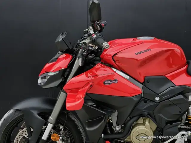 2025 Ducati Streetfighter V4 Ducati Red in Sport Bikes in Oshawa / Durham Region - Image 17