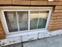 Professional windows installer needed in Hamilton