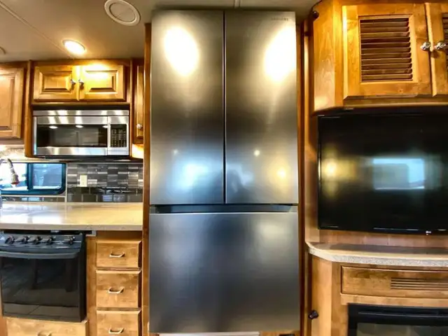 2017 Tiffin Motorhomes Allegro 36 LA in RVs & Motorhomes in Abbotsford - Image 38