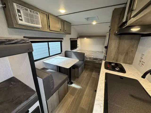 2026 ,Sun Lite,Sunset Park RV 19BH in Travel Trailers & Campers in Kamloops - Image 5