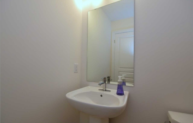 Townhouse for rent in summit park  stoney creek in Long Term Rentals in Hamilton - Image 4