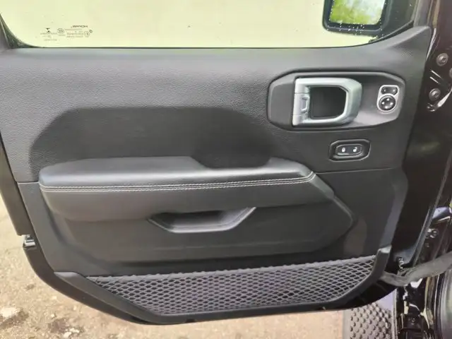 2020 Jeep Wrangler Unlimited Sahara 4x4 Sahara | 4WD | Leather in Cars & Trucks in Edmonton - Image 9
