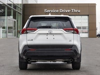 *Heated Seats, Apple CarPlay, Android Auto, Blind Spot Monitoring, Lane Keep Assist!* With rugged ca... (image 5)