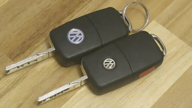 CAR KEYS : AUDI, BMW, LAND ROVER, MERCEDES, PORSCHE, VOLKSWAGEN in Other Parts & Accessories in Mississauga / Peel Region - Image 5