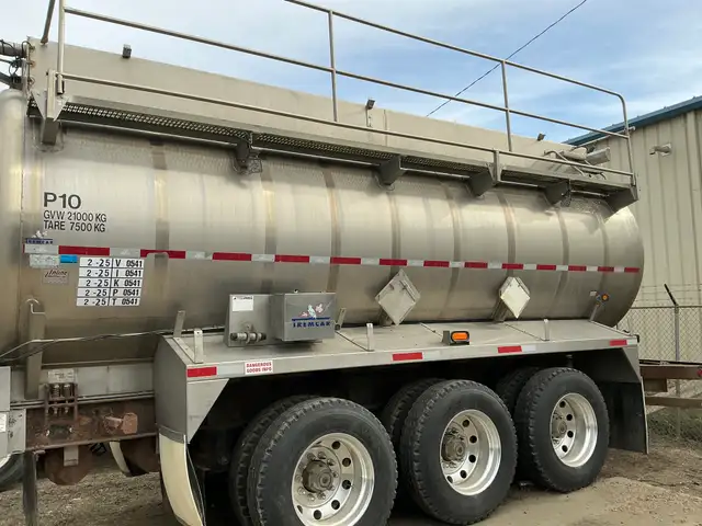2013 TREMCAR 22215L Tri/A Stainless Steel Pup Tank Trailer in Heavy Equipment in St. Albert - Image 3