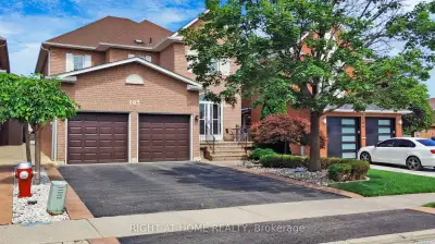 One-owner, exceptionally maintained property in Brampton's prime location: Fletchers West. 3,500+ Sq...
