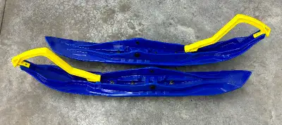 NEW KIMPEX INDEPENDENT SKIS, MIX AND MATCH COLOURS. HOOPS, C/W STANDARD RUNNER SKAGS $327, W/6” CARB...
