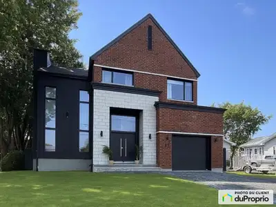 L'entrée sera asphaltée avec bordure et palier en pavé avant prise de possession à nos frais. Bienve...