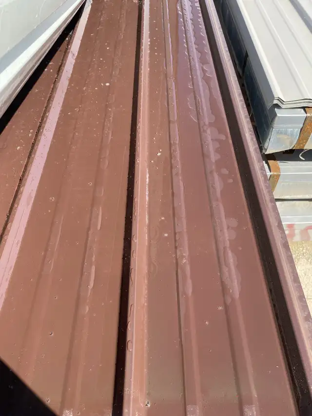 NEW 29 GA WHITE STEEL SIDING SHEET 18 FT 16 FT, 14 FT, 12 FT, 10 in Roofing in Medicine Hat - Image 5