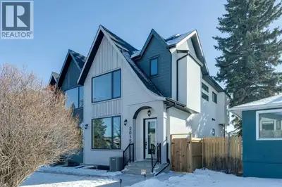 *** SEE THE VIRTUAL TOUR *** Welcome to this stunning brand-new side-by-side duplex located in the d...
