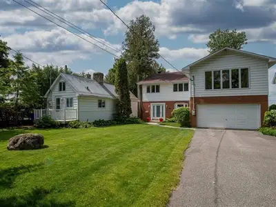 Welcome to 128 rue de la Cédrière, a spacious property located in the sought-after area of Aylmer. I...
