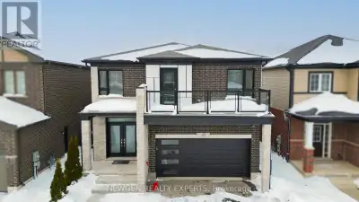 A stunning modern east facing home nestled in Cambridge's highly desirable Salisbury/Southgate neigh...