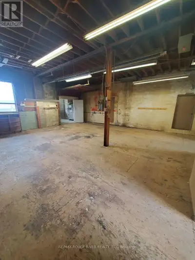 Clean and functional industrial unit available for sub-lease in Pickering. Approximately 1,460 sq. f...