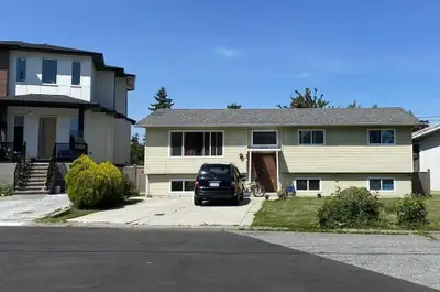 LOCATION !! BEST PRICE Introducing 2-storey home in West Abbotsford! Great Family Home - This 5 bedr...